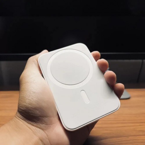 • Mag-Safe Magnetic Powerbank 5000mAh